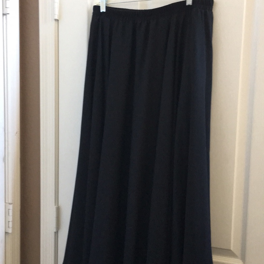 Classic Black Maxi Skirt - Effortless Everyday Style